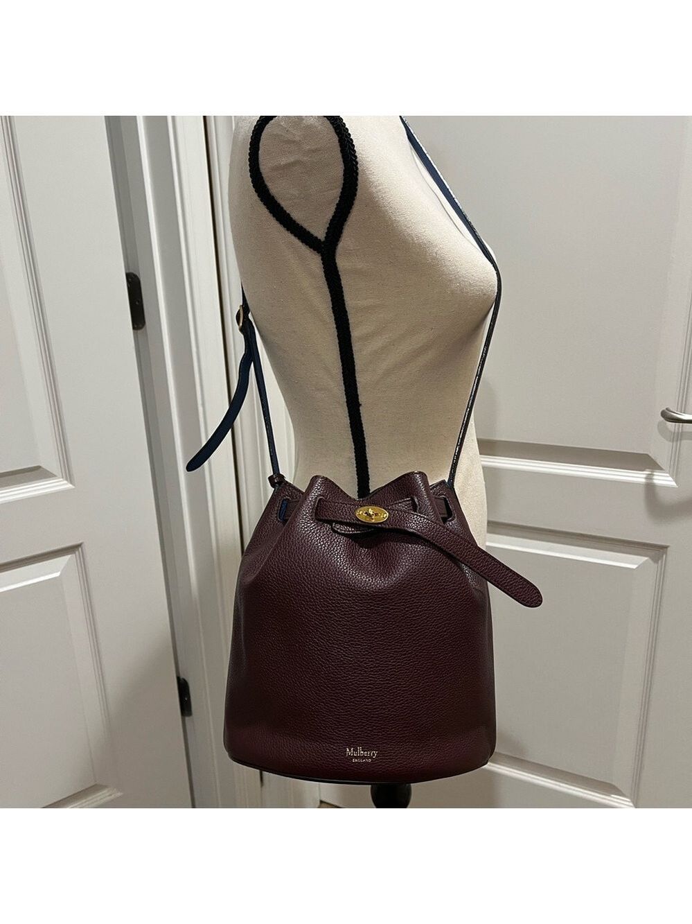 MULBERRY ABBEY BUCKET SHOULDER BAG IN BURGUNDY - Picture 13 of 14